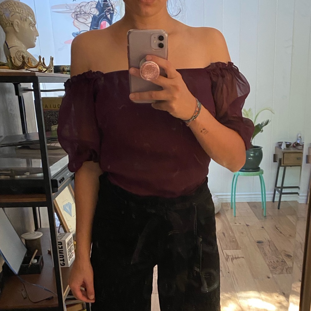 cropped puffy sleeve maroon top